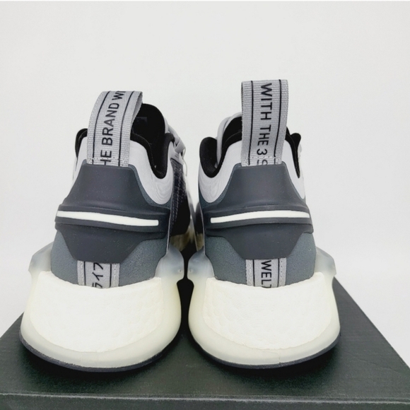 New Adidas Originals NMD_V3 Gore-Tex Men's Running Shoes Size 9 - Picture 5 of 8